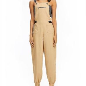 I am Gia cobain overalls